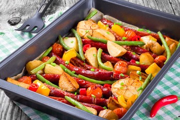 Canvas Print - Grilled sausage with garlic, potato, cherry tomatoes, green beans, top-view