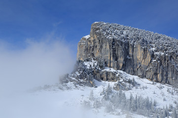 Fototapete - Mont Granier in the Chartreuse mountains above the clouds on a nice day in winter.