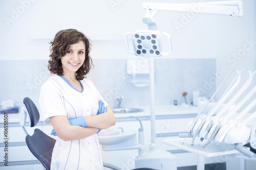 Poster Young professional woman dentist in the dental office