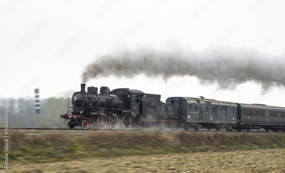 Old steam train - obrazy, fototapety, plakaty 