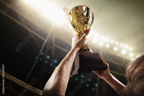 Fotografía Athlete holding trophy cup