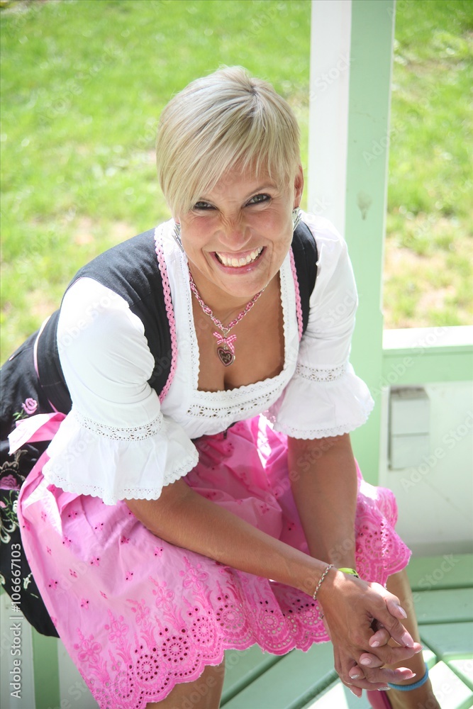 Stock Foto Dirndl Zum Oktoberfest Adobe Stock stock-foto-dirndl-zum-oktoberfest-adobe-stock