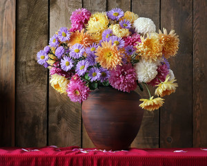 Autumn bouquet with chrysanthemums in a jug.