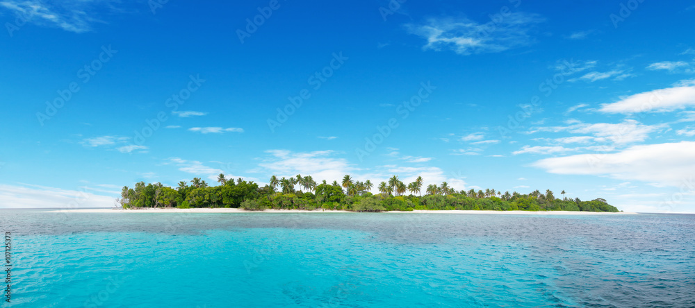 Beautiful nonsettled tropical island - obrazy, fototapety, plakaty 