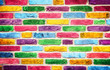 Bunte farbige Ziegelsteine..Farbenfrohe Mauer..Geeignet als Hintergrund oder Textur