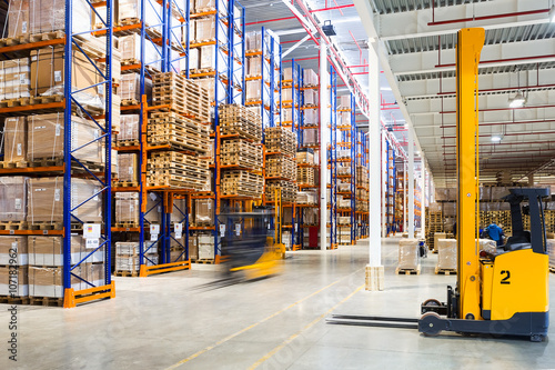 Fotografía Modern warehouse interior