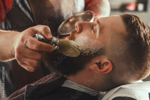 Fotografía Hombre barbudo en barbería