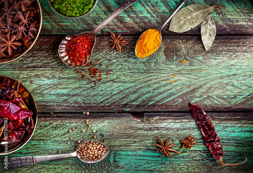 Photo Spices at the green table