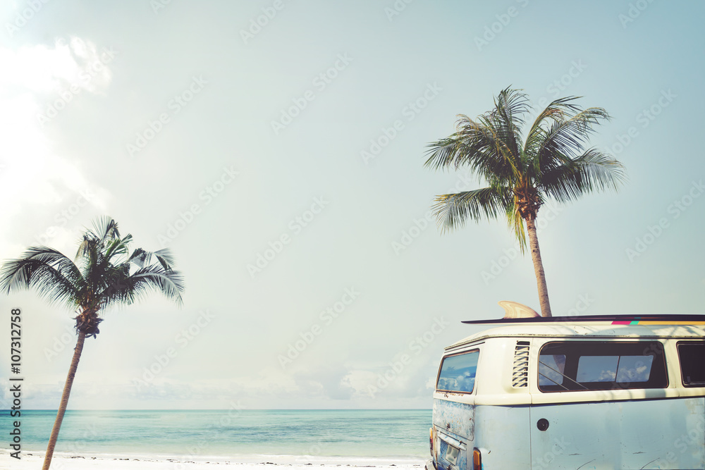 Vintage car parked on the tropical beach (seaside) with a surfboard on the roof - Leisure trip in the summer - obrazy, fototapety, plakaty 