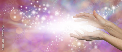Cuadros en Lienzo The Magic of Healing - female parallel hands with a burst of white light between