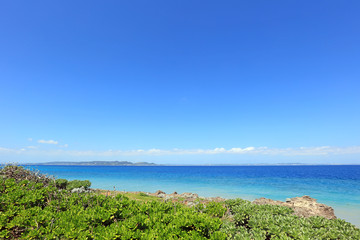 久高島の綺麗な海と夏空