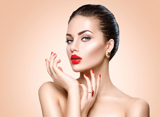 Poster - Beautiful sexy brunette woman with luxury makeup and manicure