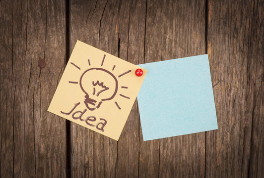 word idea on paper on a wooden background