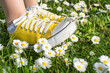 © creativefamily - Yellow sneakers decorated with daisies