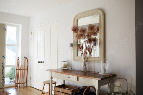 Fotografía Entrance Hall Of Contemporary Family Home