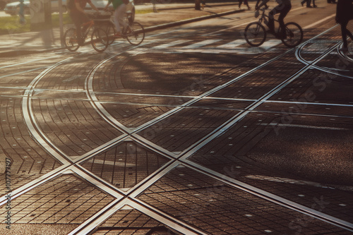 Fotomural Líneas de tranvía intersección en la calle pavimentada en Zagreb, Croacia, inten