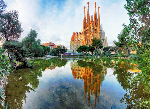 Plakat BARCELONA, Hiszpania - LUTY 10: Widok na Sagrada Familia, duży