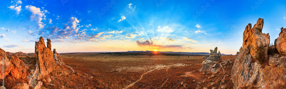 Beautiful panorama of the afternoon sunset at 'La Fenetre', in Isalo national park in Madagascar - obrazy, fototapety, plakaty 
