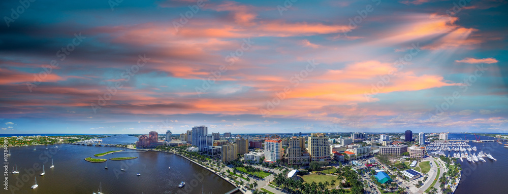 Aerial view of West Palm Beach, Florida - obrazy, fototapety, plakaty 