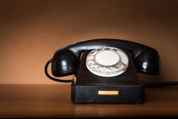 Poster - Retro telephone on table