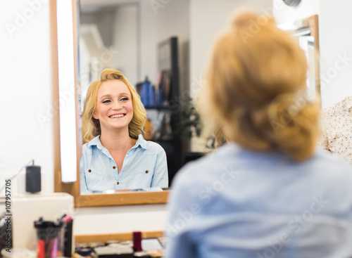 Fotografie, Obraz Hair stylist makes the bride before a wedding