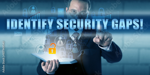 Fotografía Manager Touching IDENTIFY SECURITY GAPS!