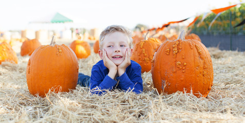 Canvas Print - kid at pumpkin patch