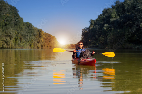 Cuadros en Lienzo The man is kayaking on the river.