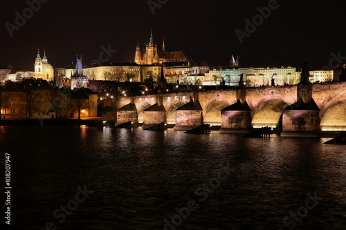 Plakat Most Karola i zamek w Pradze nocą