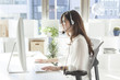 © Monet - Telephone marketing, operator, woman