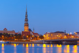 Fototapeta Desenie - Saint Peter church, Stone Bridge and River Daugava in the Old Town of Riga at night, Latvia