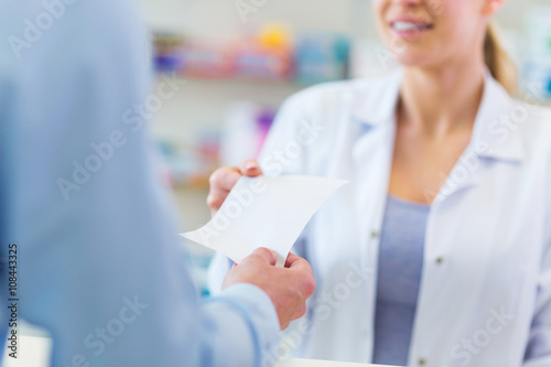 Fotografía Customer giving prescription to pharmacist
