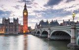 Fototapeta Londyn - Big Ben and the Houses of Parliament at night in London, UK