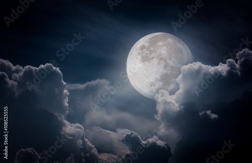 Photographie Nighttime sky with clouds, bright full moon would make a great background