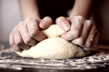 pizza prepare dough hand topping