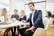 © Robert Kneschke - Anwalt bei Verhandlung im Business Meeting