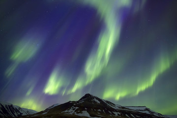 northern lights above mountains edge