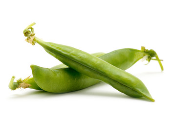 Wall Mural - fresh green peas isolated on a white background