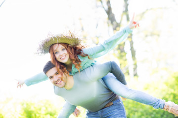 Poster - junge liebe paar im frühling