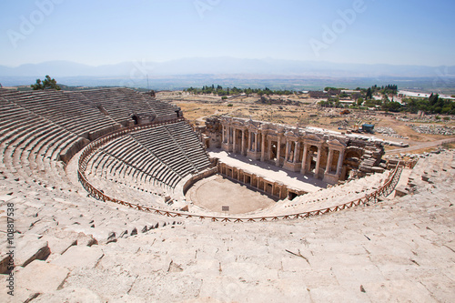 Cuadros en Lienzo Antique amphitheater in the ancient city of Hierapolis