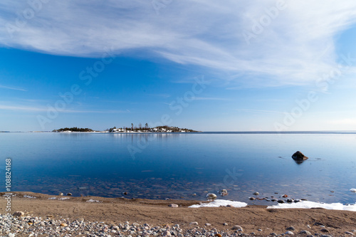 Fotografie, Obraz The beach and a small rocky island in Lake Ladoga