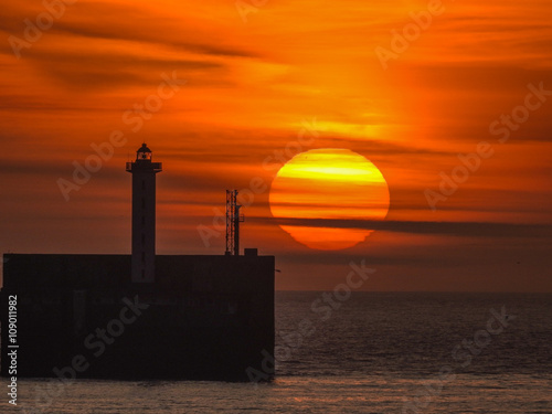 Coucher Soleil Phare Boulogne Sur Mer Buy This Stock Photo