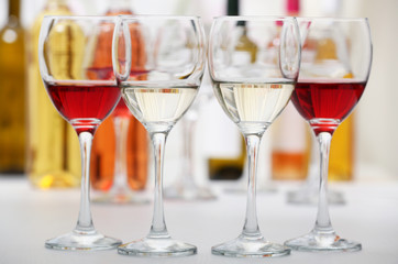 Poster - Wine glasses with red and white wine, closeup