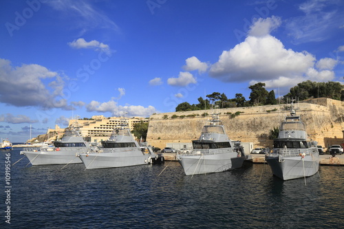 Fotomural Military Ship in the Grand Harbour of Valletta