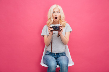 Canvas Print - Cute woman holding photo camera