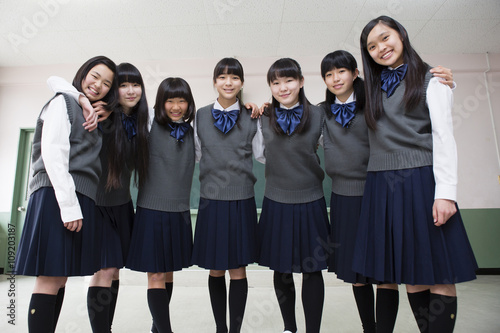 肩を組む女子生徒 Stock Photo Adobe Stock 肩を組む女子生徒 Stock Photo Adobe Stock