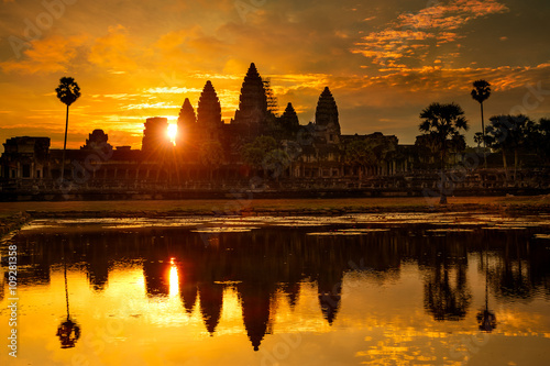 odbicie-ankor-wat-przy-switem-kambodza