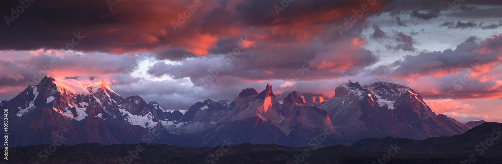 Torres del Paine National Park, Patagonia, Chile - obrazy, fototapety, plakaty 