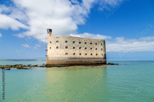 Cuadros en Lienzo View Fort Boyard at low tide, France