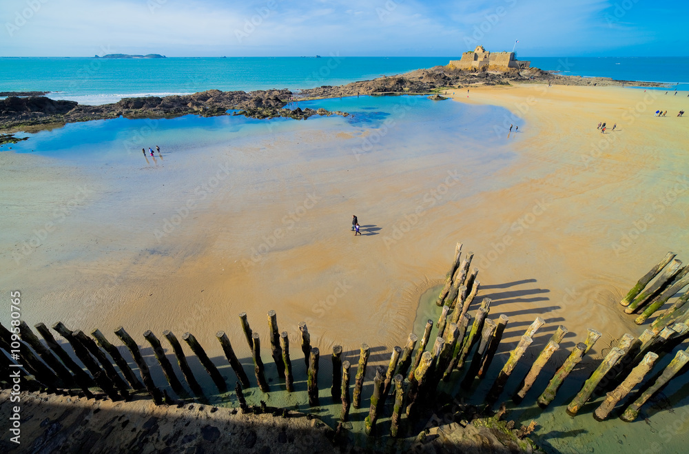 Photo Art Print Promenade Sur La Plage De Saint Malo à
